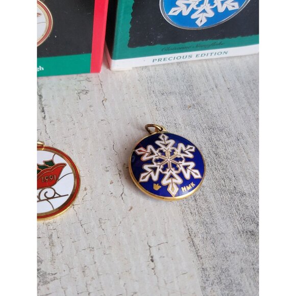 Hallmark miniature snowflake sleigh bells ornament Xmas set - Picture 3 of 6